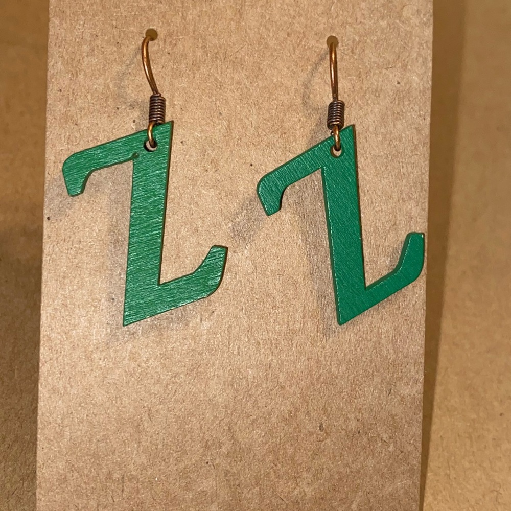 ☀️3/$9☀️ Letter “Z” Wood Earrings (Green)